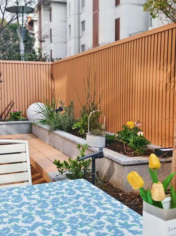 Wood-Grain Slat Fencing